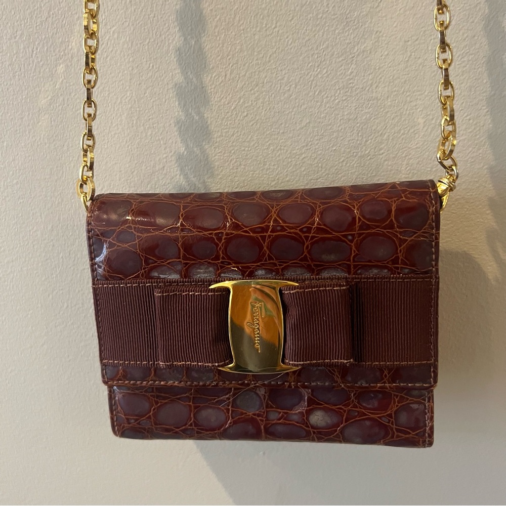 Salvatore Ferragamo Vintage Vara Bow Chain Bag – Croc Embossed – Brown – Pre-Own